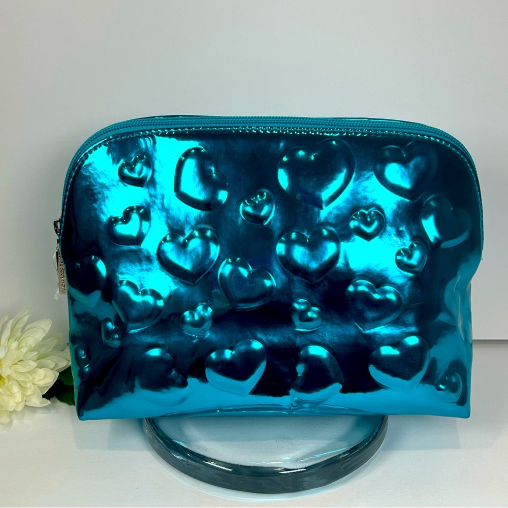 Bath & Body Works Metallic Limited Edition Puffed Heart Aqua Cosmetics Case NWOT